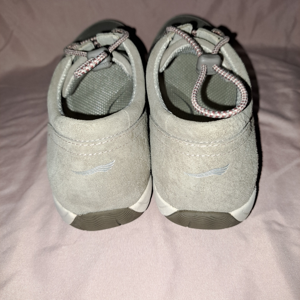 Shoes - Picture 7 of 8